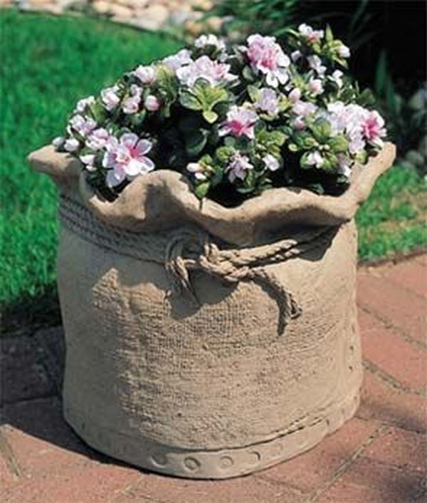 Original diy pots in the garden made of cement and old clothes | My