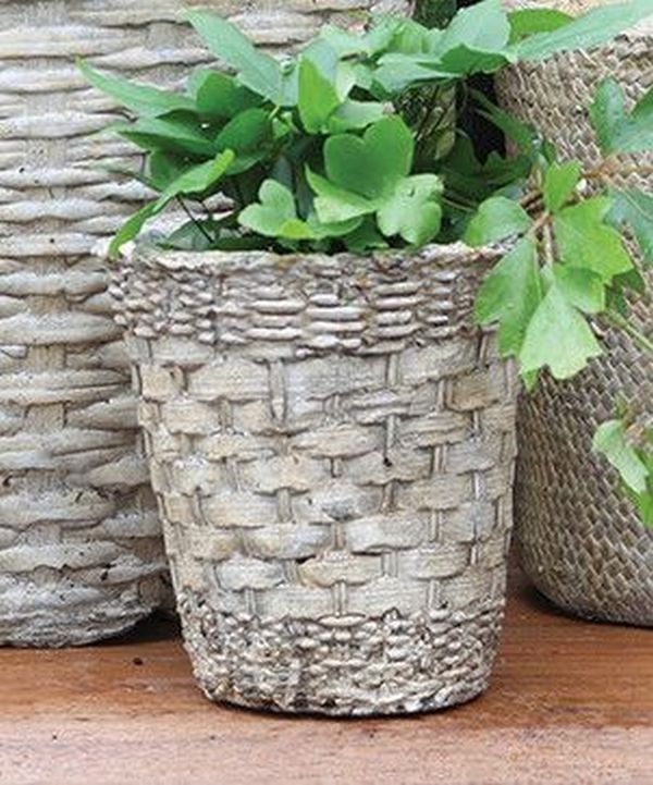 Original diy pots in the garden made of cement and old clothes | My