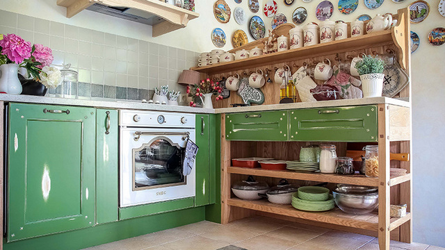 small kitchen in the style of Provence2