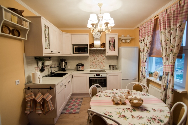 small kitchen in the style of Provence28