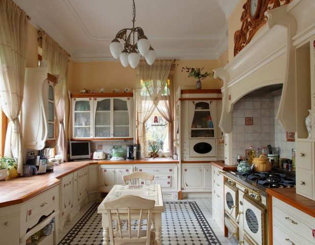 small kitchen in the style of Provence8