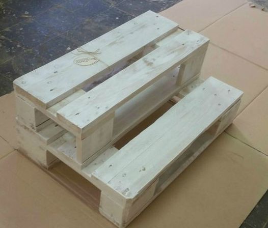 DIY pot stands from pallets1