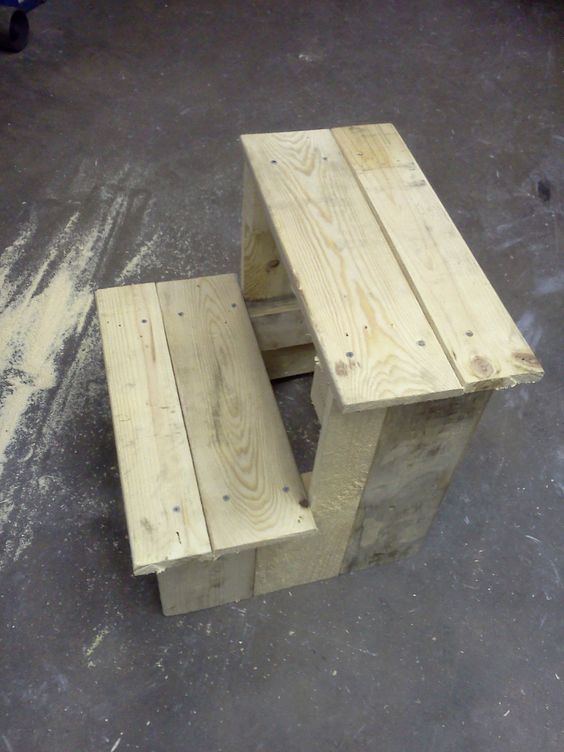 DIY pot stands from pallets5