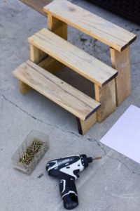 DIY pot stands from pallets7