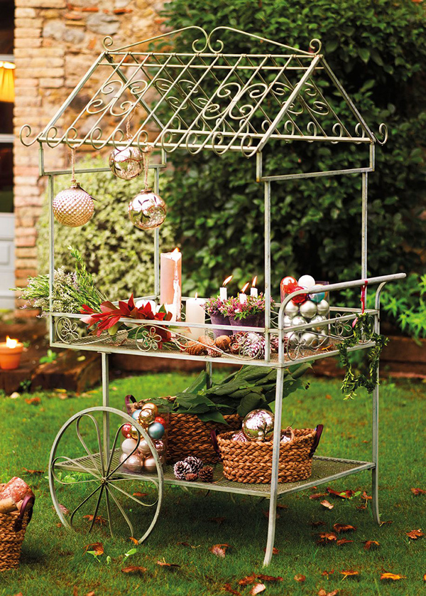 Christmas atmosphere in a fairy tale house1
