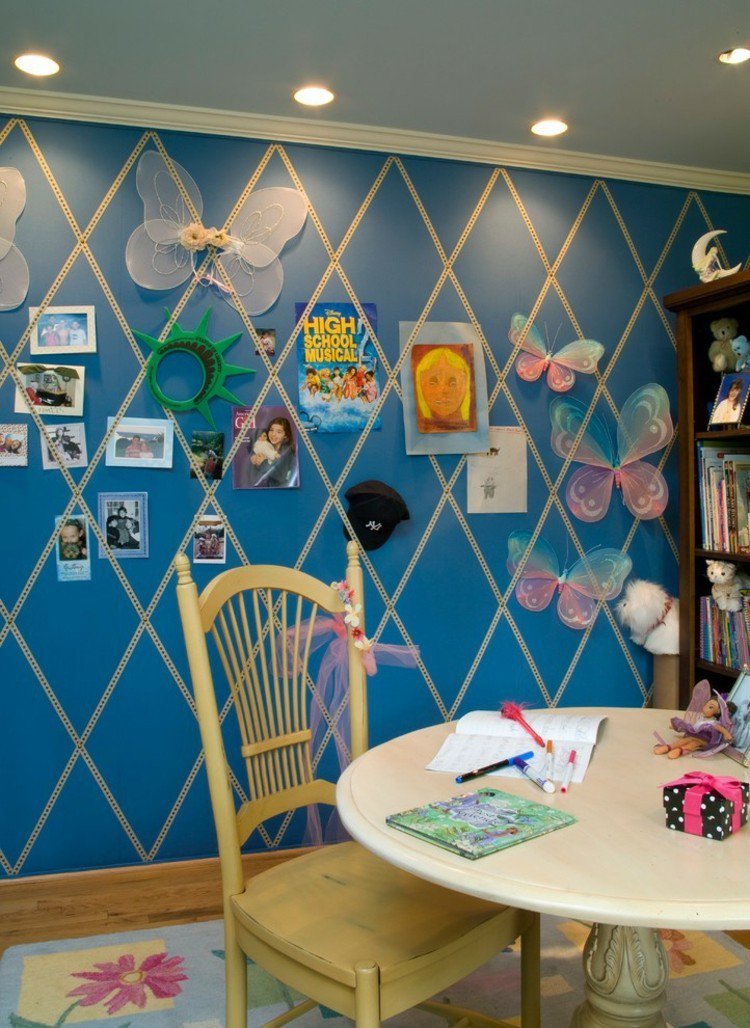 Childrens room wall decoration with pictures | My desired home
