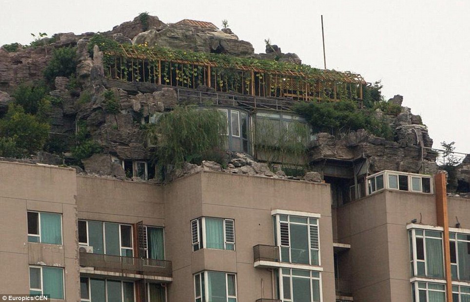 Mountain villa on the roof of an apartment building3