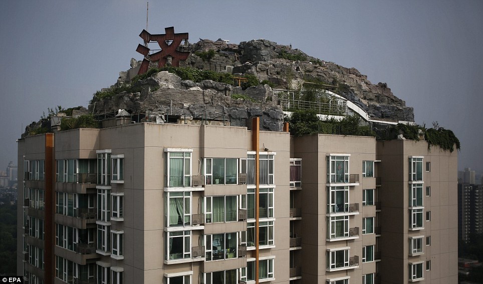 Mountain villa on the roof of an apartment building4