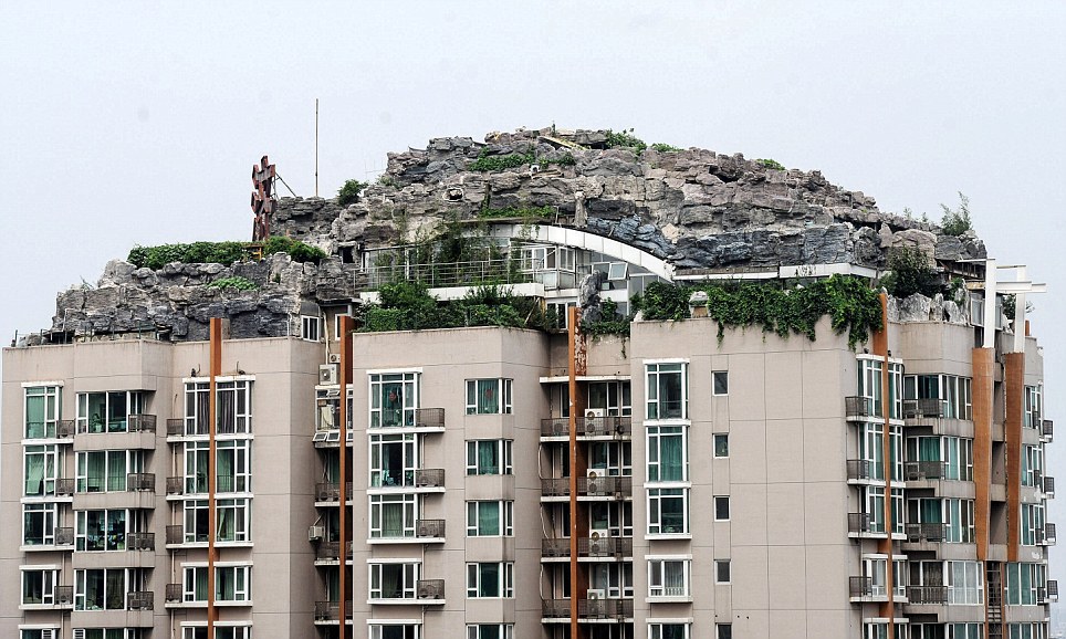 Mountain villa on the roof of an apartment building6