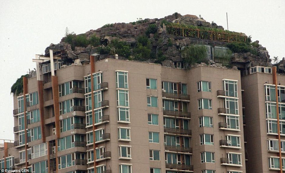 Mountain villa on the roof of an apartment building7