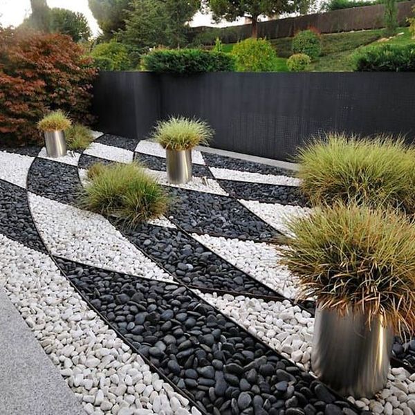 Garden design with decorative stones that steals the impressions