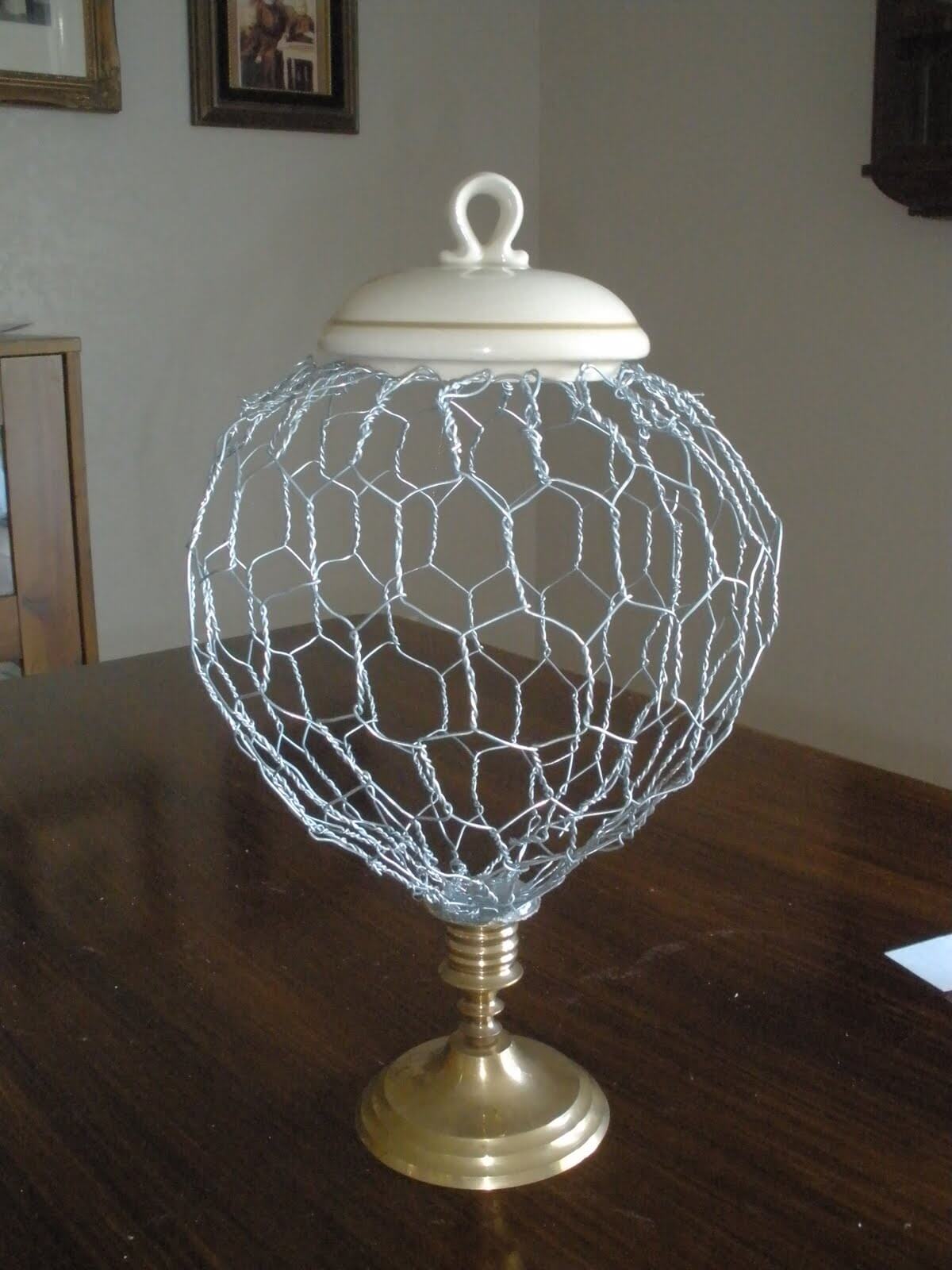 DIY home decoratin and Crafts ideas with Chicken Wire