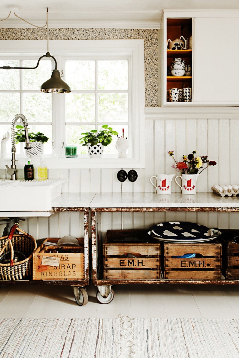 Charming Storing and Decorating DIY Ideas in Vintage Style