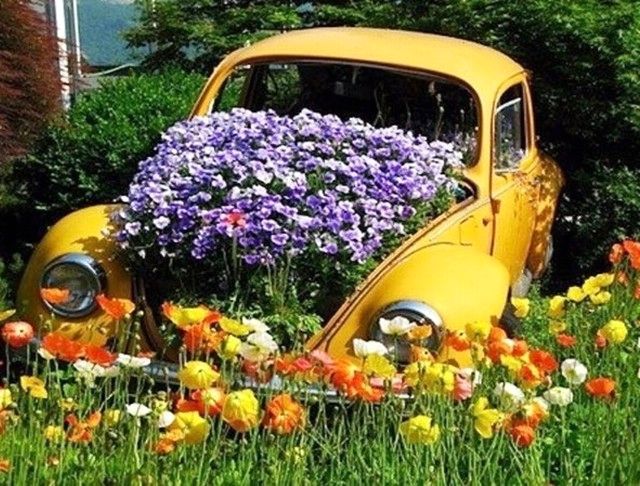 Spectacular DIY car flower bed ideas