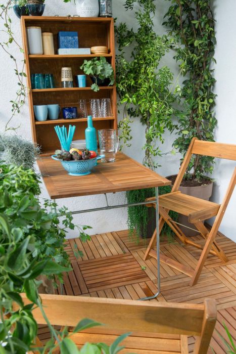 Cool DIY folding tables ideal for small spaces