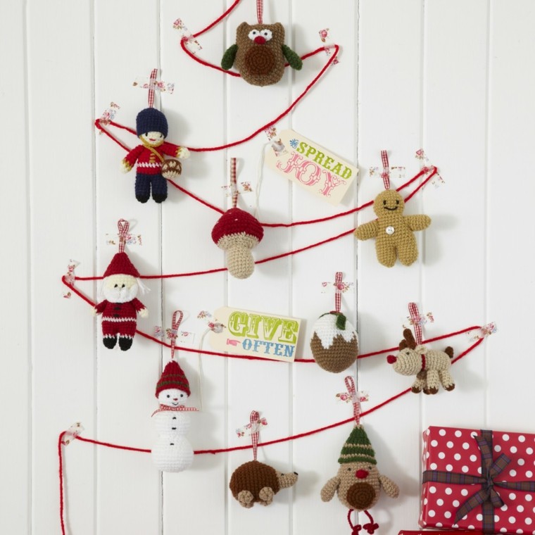 DIY Knitted woolen Christmas ornaments that will magically decorate your home