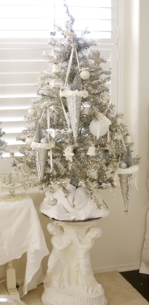 Amazing DIY ideas for nostalgic vintage Christmas trees | My desired home