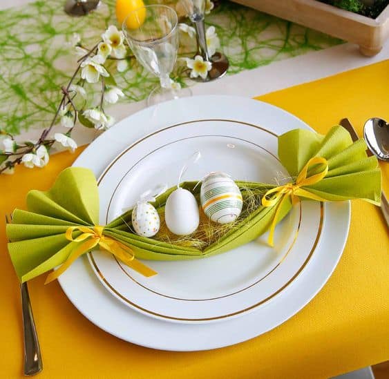 Spring inspiration for a festive table place setting in Easter style ...