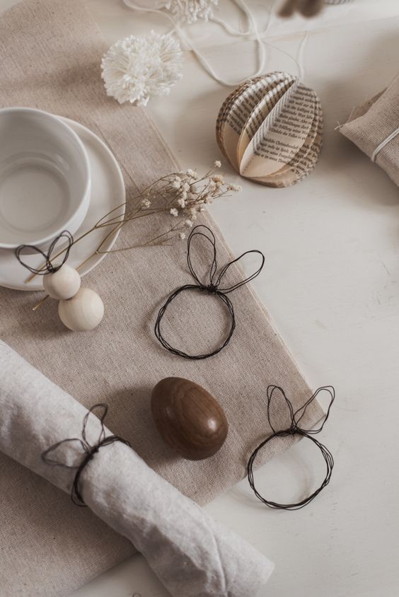 Spring inspiration for a festive table place setting in Easter style ...