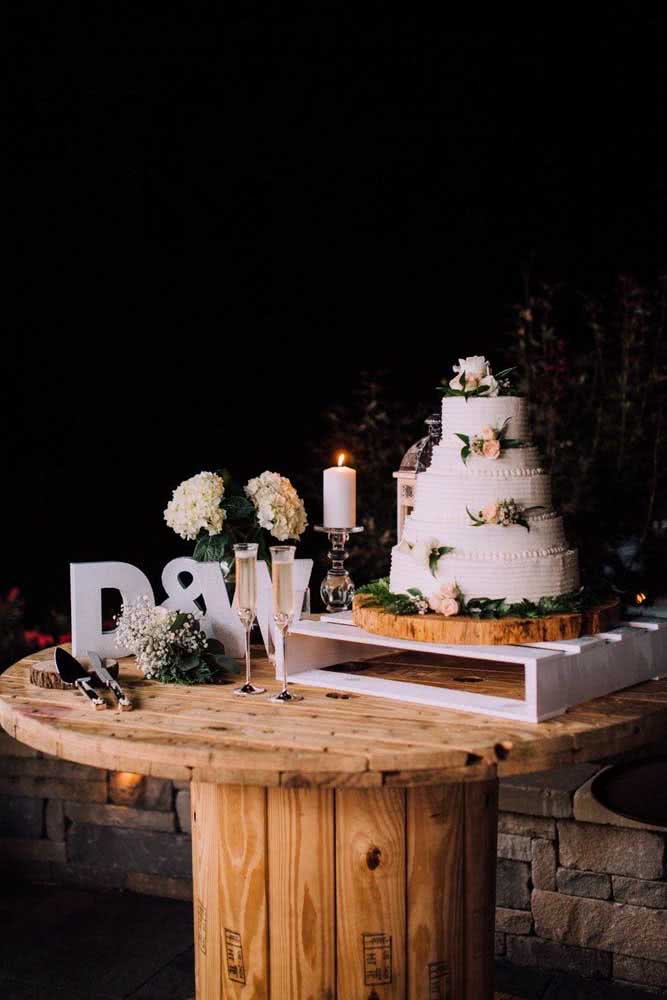 Rustic wooden table ideas: advantages, disadvantages, tips and amazing ...
