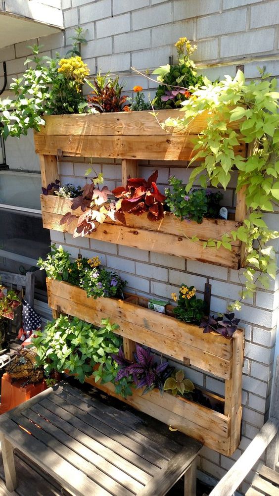 20 inspirations for DIY wooden wall pots that will take up almost no ...