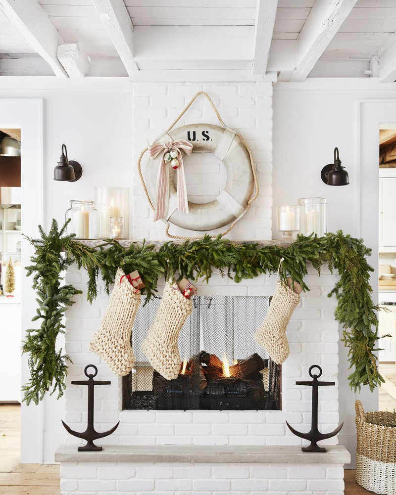 54 Beautiful Christmas Garland Ideas to Make Your Home Sparkle and