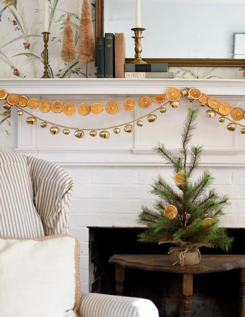 54 Beautiful Christmas Garland Ideas to Make Your Home Sparkle and