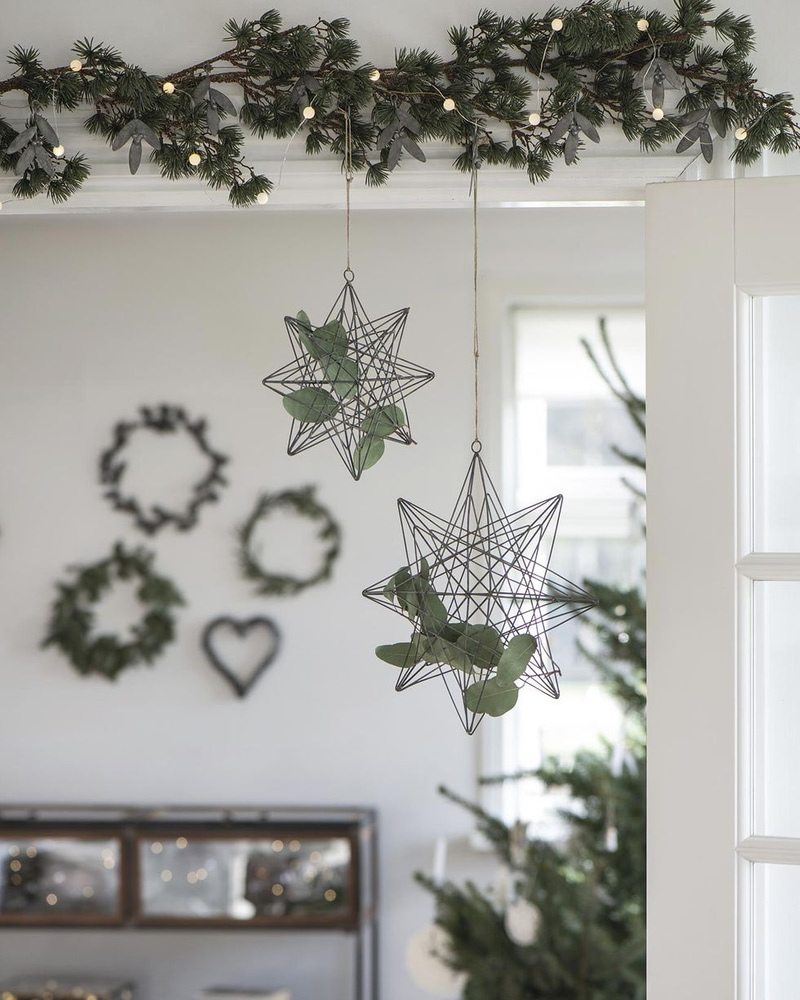 54 Beautiful Christmas Garland Ideas to Make Your Home Sparkle and