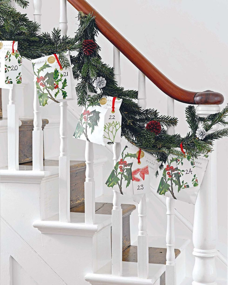 54 Beautiful Christmas Garland Ideas to Make Your Home Sparkle and