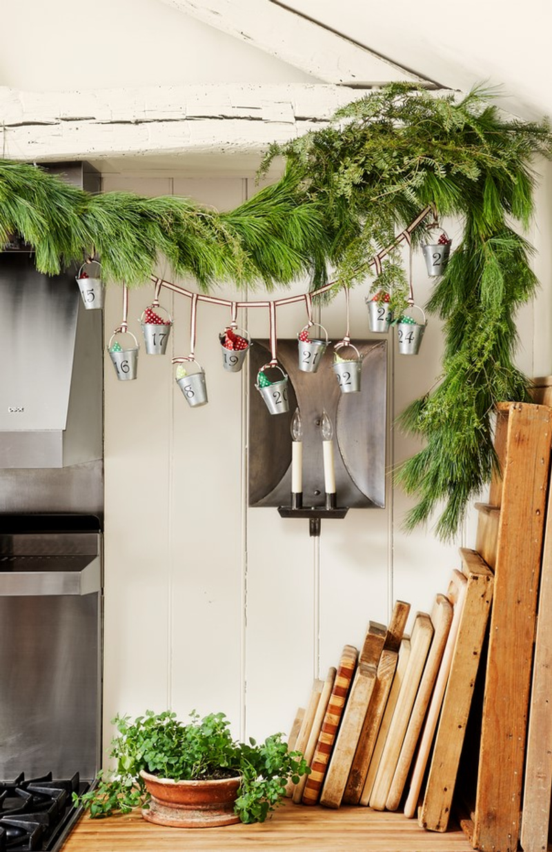 54 Beautiful Christmas Garland Ideas to Make Your Home Sparkle and