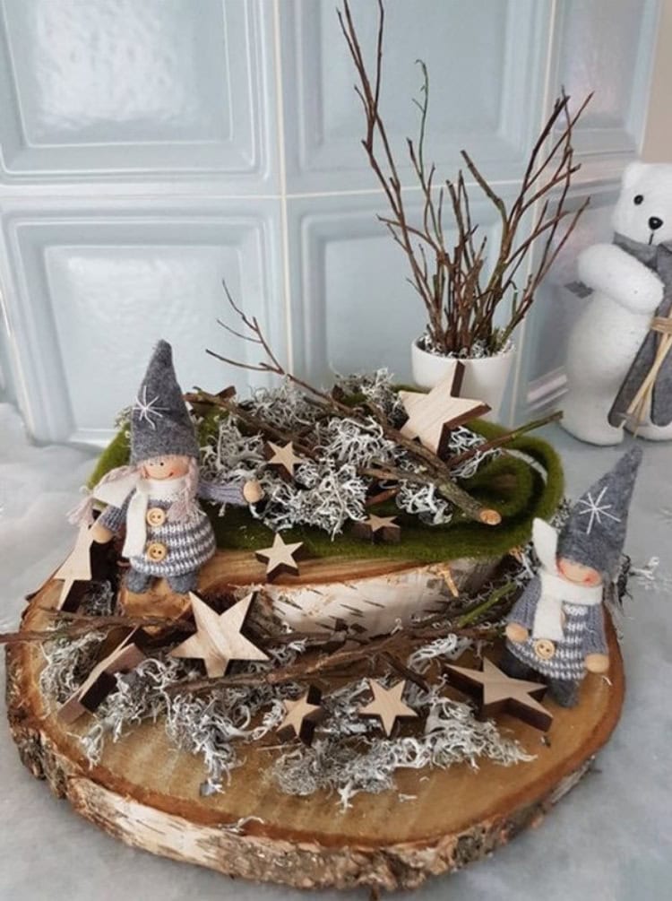 35 Enchanting Christmas Decorations with Log Slices That You Will love