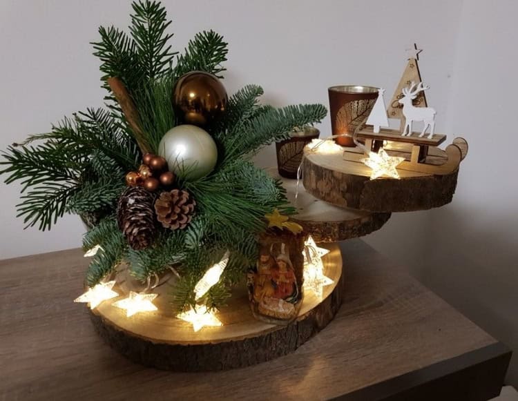 35 Enchanting Christmas Decorations with Log Slices That You Will love