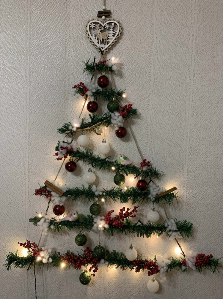 Hanging Ideas for Christmas Decorations: 62 Beautiful Inspirations