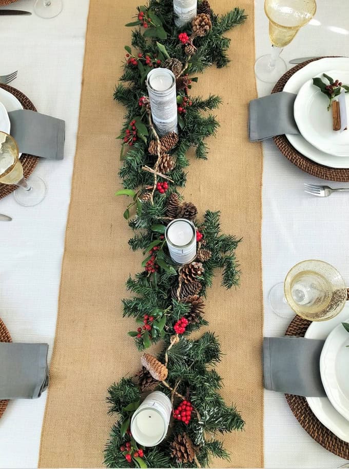 Discover New Ways to Decorate for a Unique Christmas Table: Beyond the Tablecloth